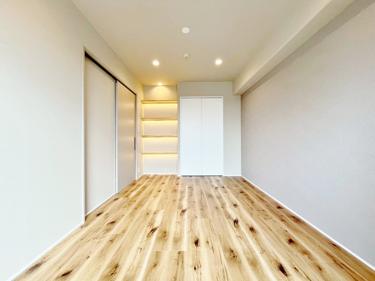 寝室 ベッドも十分に設置するスペースがあります。