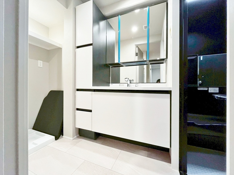 洗面 清潔感と心地よさを重視した、上質感漂うパウダールーム。