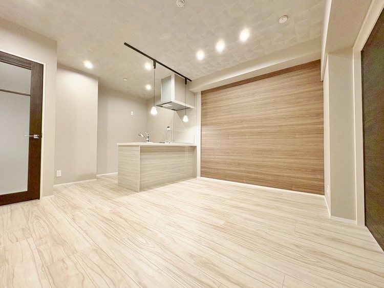 居間 飾り過ぎないシンプルな内装と偏り過ぎないデザインで統一しました。