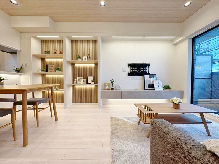 居間 快適に過ごす毎日を求めて、暮らしの中でご自身の「マイホーム」に創り上げてください。