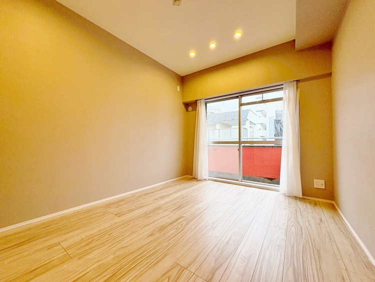 寝室 ベッドも十分に設置するスペースがあります。