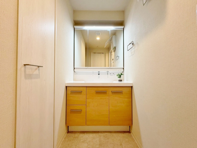 洗面 何かと物が増える場所だからこそ、スッキリと見映えの良い空間に。