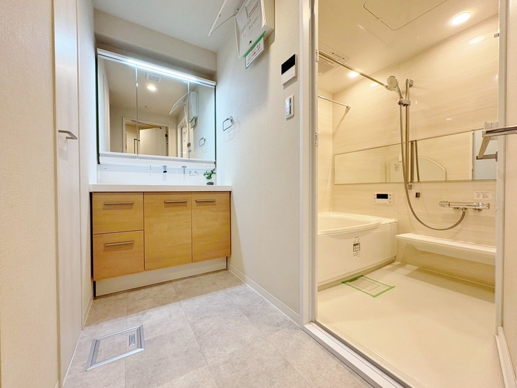 洗面 清潔感と心地よさを重視した、上質感漂うパウダールーム。