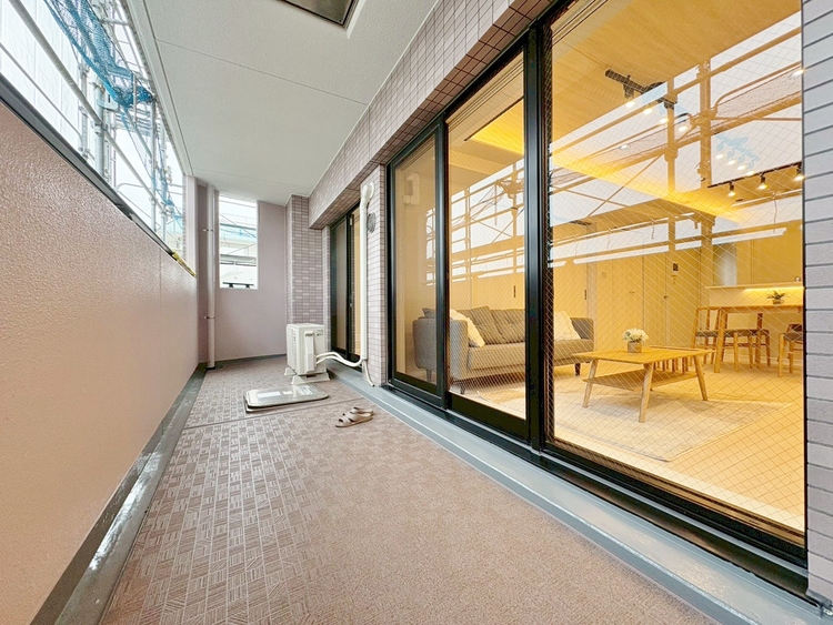 バルコニー 暮らしの中で、光と風を演出してくれるバルコニー。