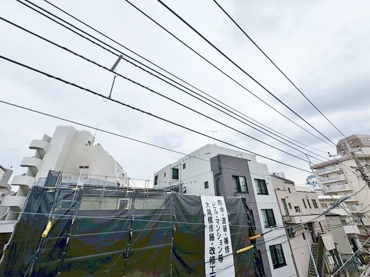 バルコニー 窓を開けると広がる青空。心をリフレッシュして日々を過ごしていきましょう。