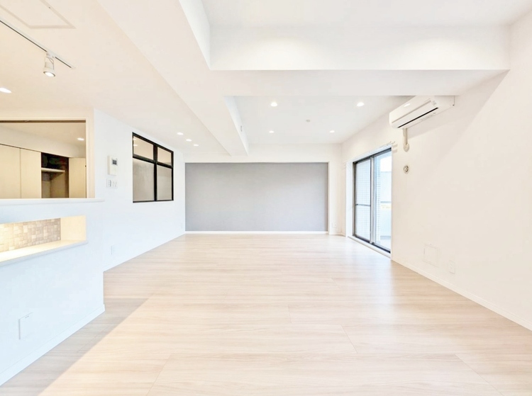 居間 居心地の良い空気感は、暮らしのステージを彩り、心からのやすらぎと満足感を与えてくれます。