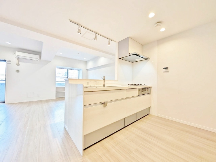 キッチン スマートな意匠と充実の機能を備えたキッチンが、暮らしにおいしい彩りを添えます。