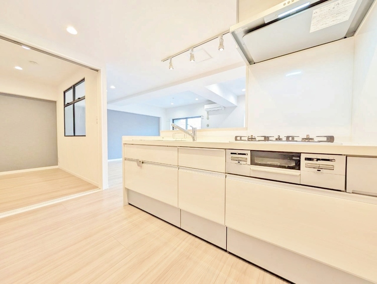 キッチン 洗練されたスタイリッシュなデザイン性と使いやすさを備えた仕様。