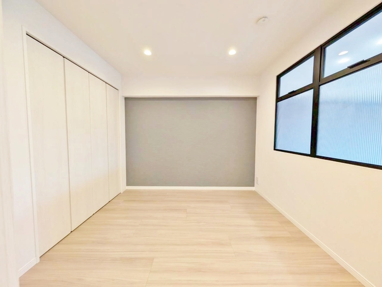 寝室 ベッドも十分に設置するスペースがあります。