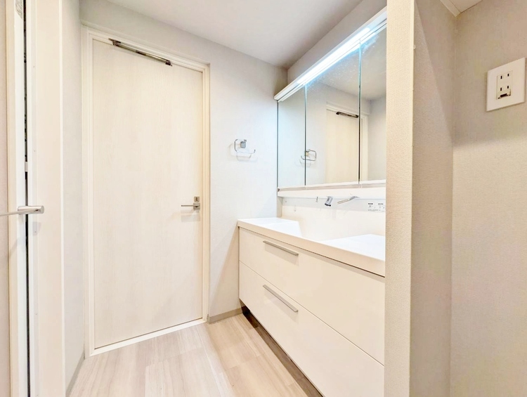 洗面 何かと物が増える場所だからこそ、スッキリと見映えの良い空間に。