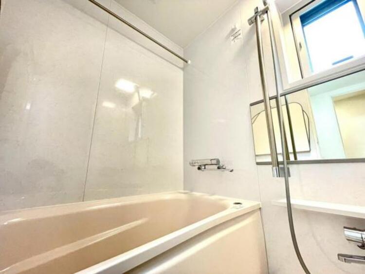 風呂 日々のお掃除が楽なように凹凸が少なく汚れの付きにくい仕様となりました。