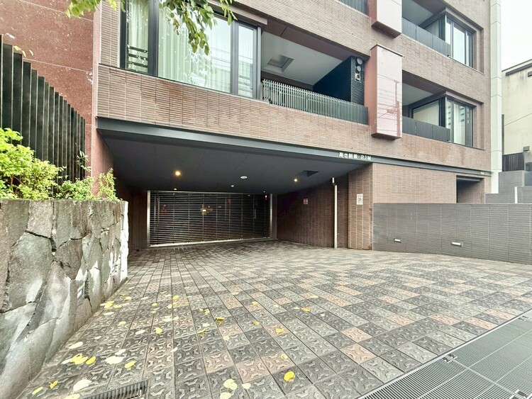 その他 上質感漂う玄関アプローチです。