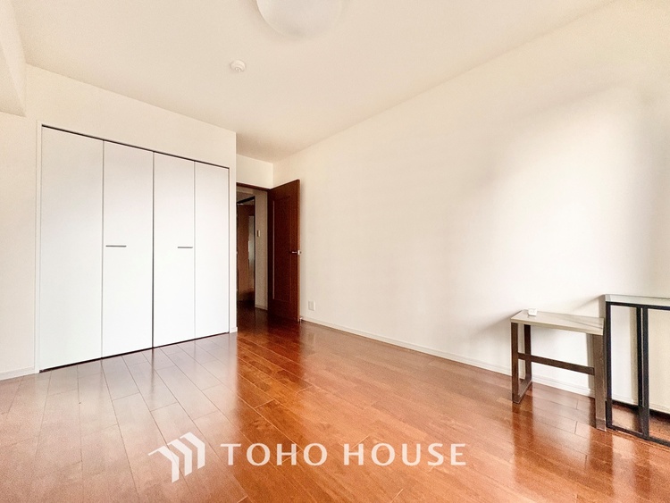 内装 ◆子供部屋◆冷涼な風、そよぐリビング。だんらんの場所はここから始まり、ここで終わる。家族の笑顔が集う素敵な場所だから、こだわり抜いた思いが詰まっているのだと思う。