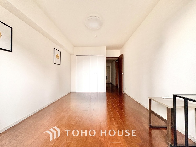 内装 ◆色彩◆この空間に放たれた光は華美なまでに演出されたデザイン。流れる時をより芳醇なコーヒーの様な色彩奏でるアダージョ。そして情景豊かな作品のような暮らしがイメージできる。