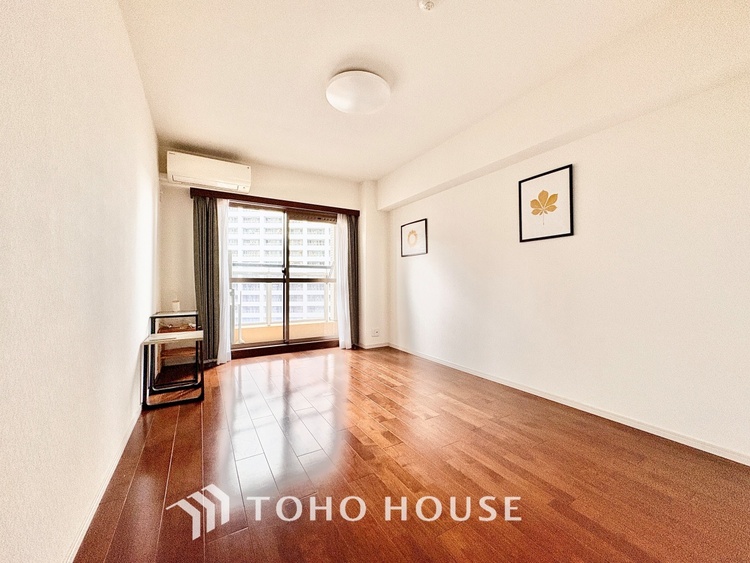 内装 ◆間接照明◆オレンジ色の光が僕達を大人な気分にさせる。静かで優しく語りかけるその光は、今日の終わりを告げてくれ、でも明日にはいい事が必ず来るよ。そんな囁きが聞こえてくる