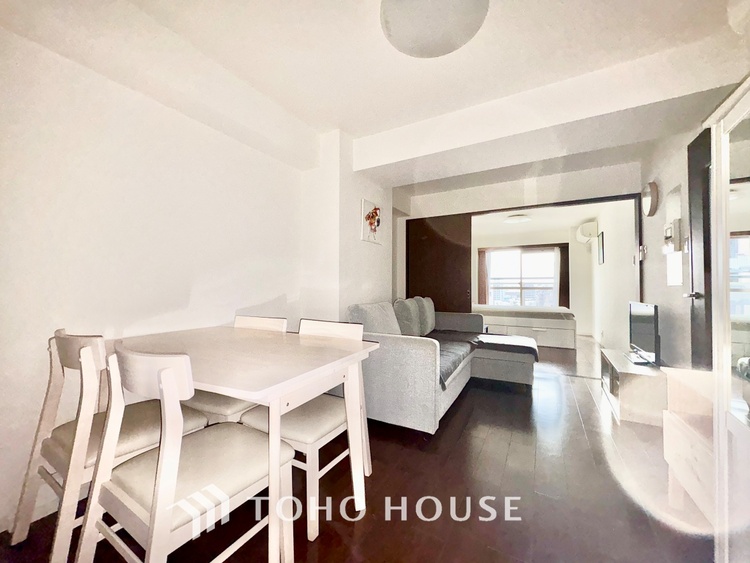 内装 ◆ここに在る◆事も無げに美しく、伝えるには筆舌に尽くし難い。豪華絢爛や華美と言う事ではなく、住まう者にとって暮らし易く心地がいいと言う美しさがこの住まいには込められている。