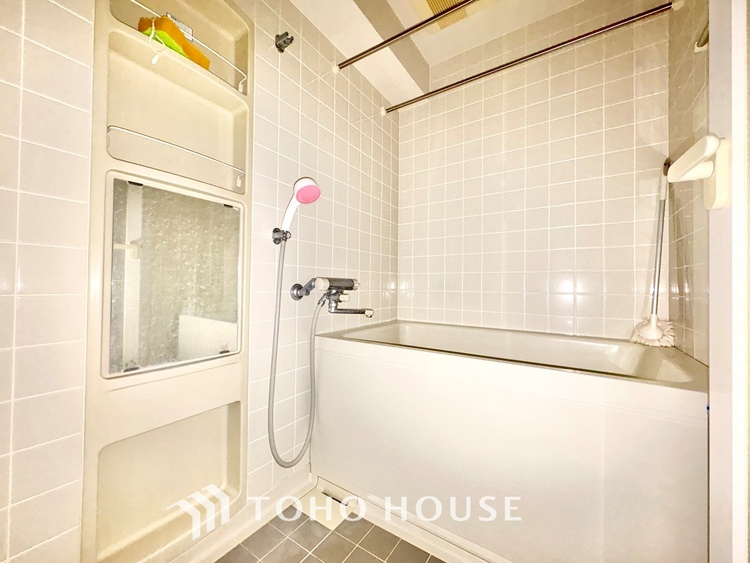 風呂 ◆浴室◆の温もりを感じ、ふわりと寄り添う太陽の妖精たちが自然と僕達を微睡ませる。うとうとしたい訳ではないがそんな時間が嫌いじゃない自分がここにいる。