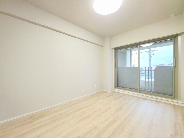 内装 極上のプライベート空間が、深い安らぎを誘います。一日の疲れを忘れさせる静けさと、心地よい目覚めを約束する聖域です。