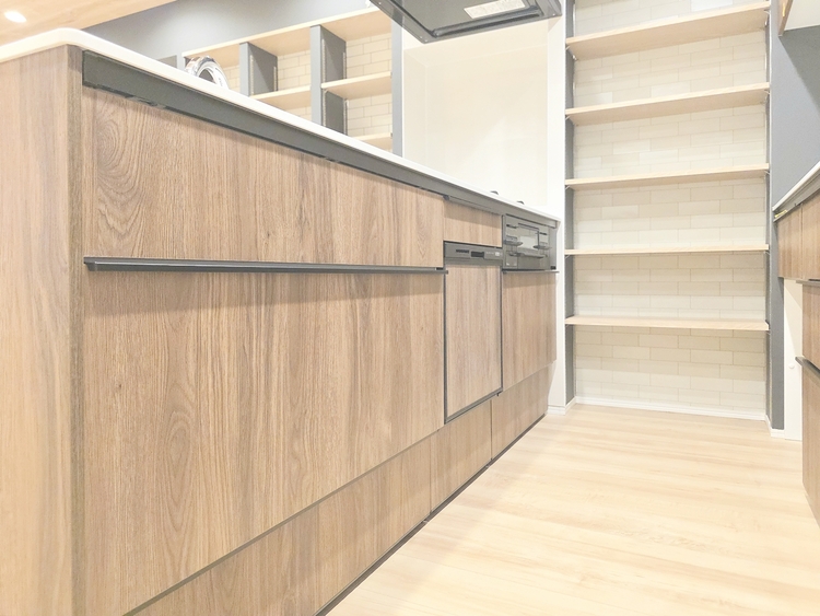 キッチン あなたの創造性を刺激する舞台。最新の機能と美しいデザインが融合し、料理の時間を至福の瞬間に変えます。