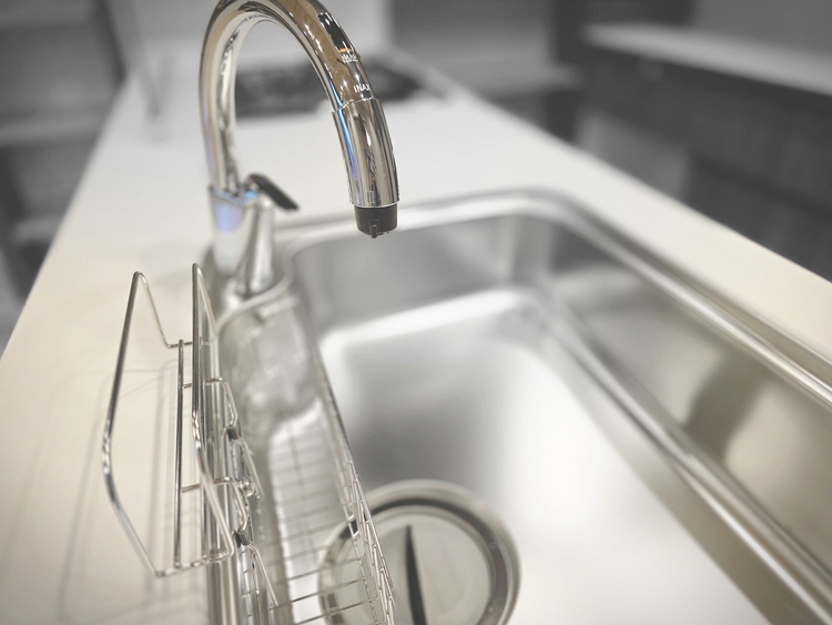 キッチン あなたの創造性を刺激する舞台。最新の機能と美しいデザインが融合し、料理の時間を至福の瞬間に変えます。