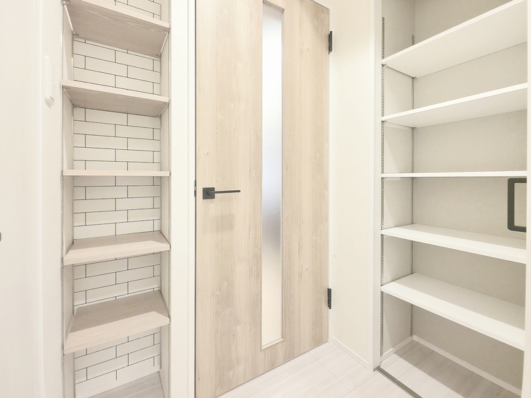 収納 空間の魔法。デッドスペースを徹底的に活用した大容量収納が、暮らしを豊かに整理し、広々とした居住空間を叶えます。