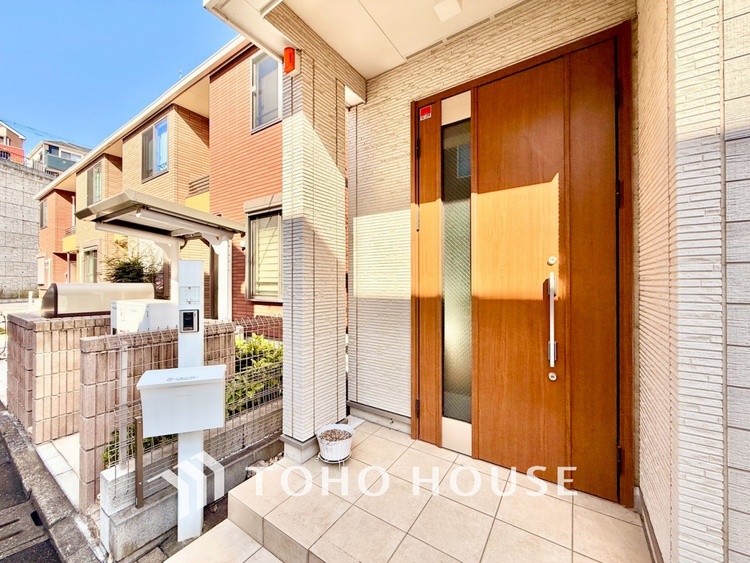 外観 ◆季節外れのホームホリディ◆喧噪から離れ広々したリビングでゆったりと過ごす。そんな寛いだ休日もあっていい。だって『何もしない時を楽しむ』そんな贅沢な時間を愛する家族と堪能できるのだから。