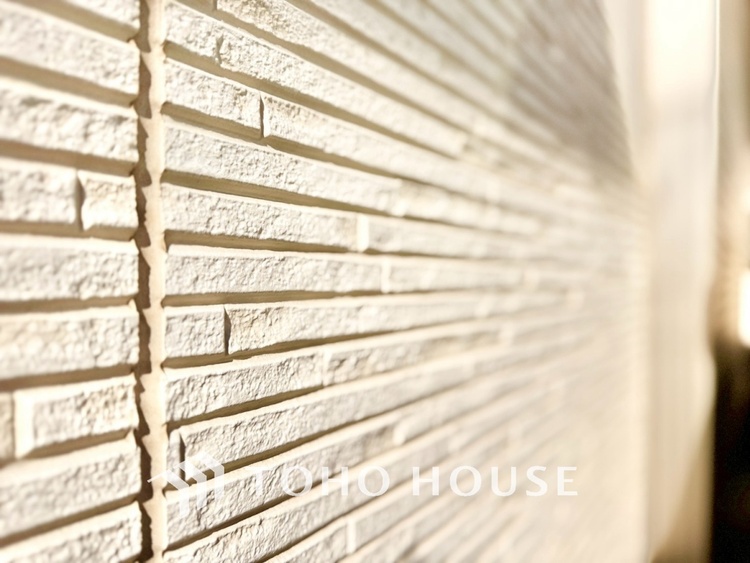 外観 ◆リビング◆家族の温かみ、子供の成長、木々のささやき、星々の歌声。自然と調和し緑と語り合い、そんな環境に恵まれ家族は1歩ずつ前進する。だんらんリビングで今日も家族の明日への誓い。