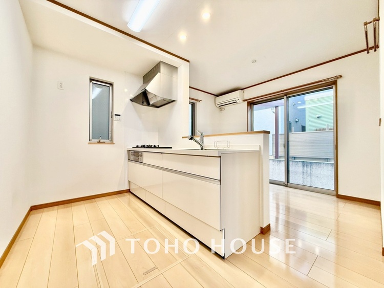 キッチン ◆癒しの空間◆室内構成に拘り採光とセンスを散りばめた空間。それは『柔らかさ』に似た素敵な居場所。そこに暮らす人のことを考えつくり出したものは『癒し』という心地よい居場所なんだと思う