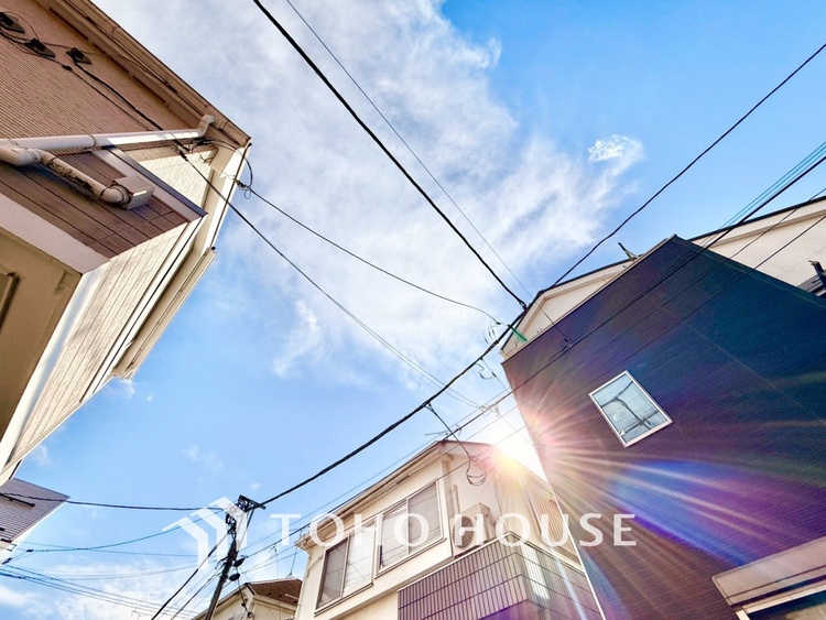 外観 ◆リビング◆家族の温かみ、子供の成長、木々のささやき、星々の歌声。自然と調和し緑と語り合い、そんな環境に恵まれ家族は1歩ずつ前進する。だんらんリビングで今日も家族の明日への誓い。