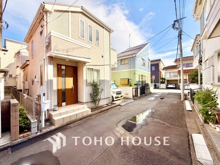 外観 ◆瞬間のはじまり◆君の瞳と重なり合った。その瞬間からときめく世界が始まった。いつから始まったのかなんてどうでもいい。この世で君に出会えた事、それが僕にとって大切なんだと。。