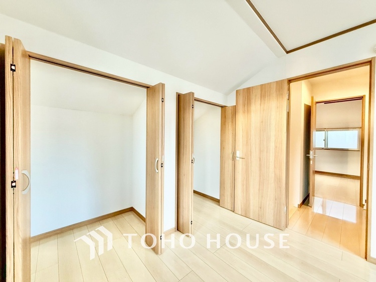 収納 ◆瞬間のはじまり◆君の瞳と重なり合った。その瞬間からときめく世界が始まった。いつから始まったのかなんてどうでもいい。この世で君に出会えた事、それが僕にとって大切なんだと。。