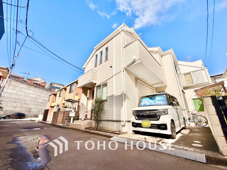 外観 ◆瞬間のはじまり◆君の瞳と重なり合った。その瞬間からときめく世界が始まった。いつから始まったのかなんてどうでもいい。この世で君に出会えた事、それが僕にとって大切なんだと。。