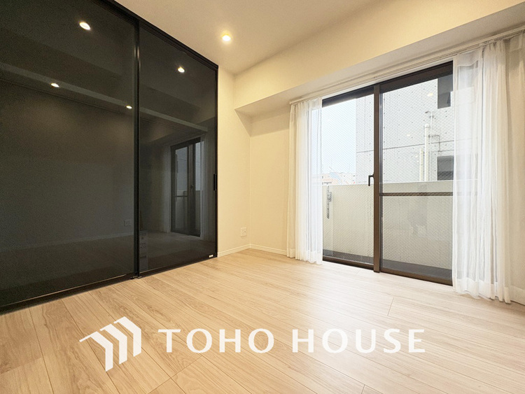 内装 採光もある洋室は、くつろぎのひと時を過ごすのにぴったり