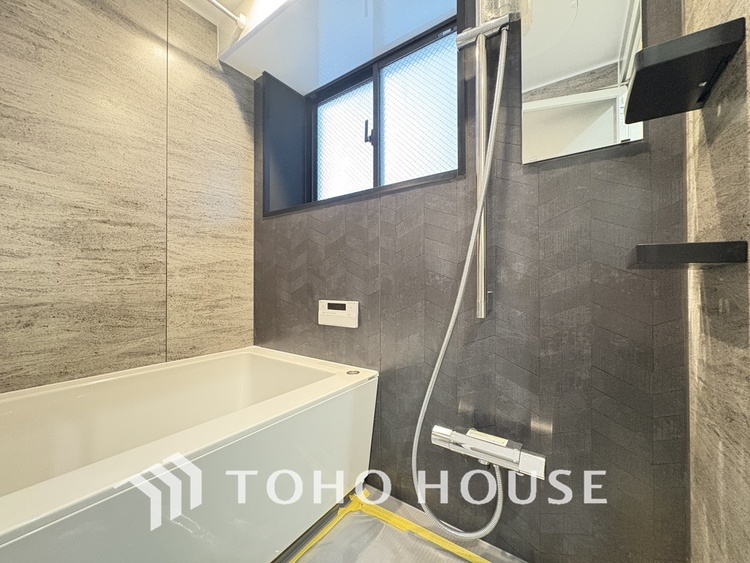 風呂 一日の疲れを癒すバスルームは、心地よいリラックスを叶える清潔感溢れる空間