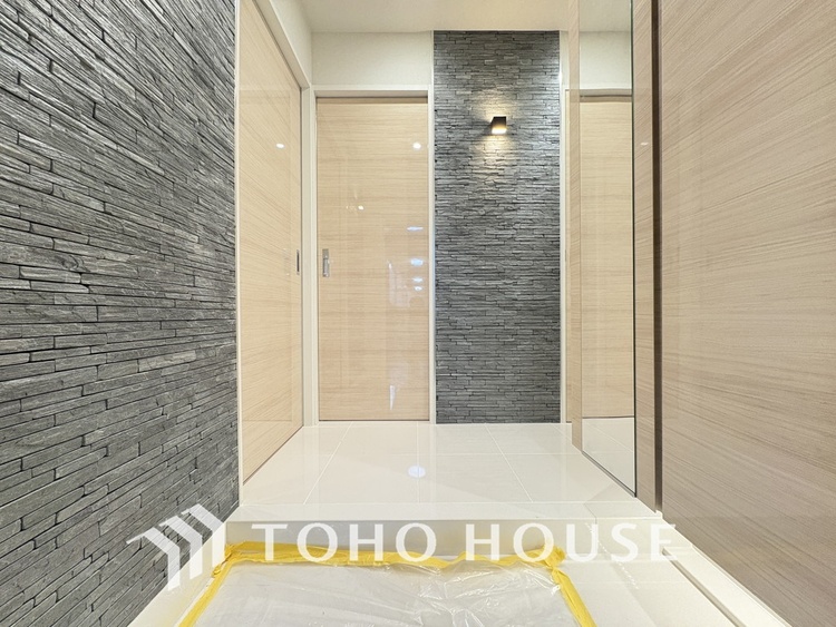 玄関 飾り過ぎないシンプルな内装の玄関