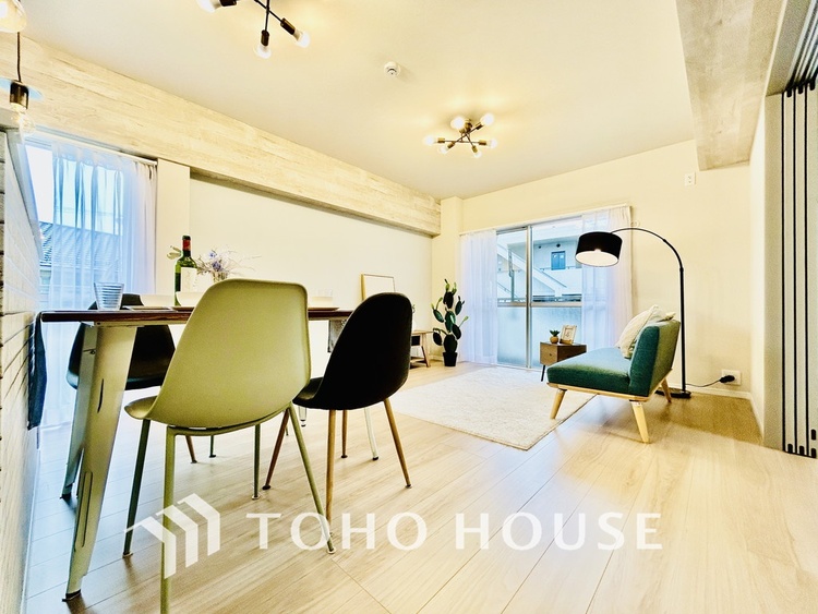 内装 広がりのある住空間、家族が集まるリビング・ダイニング