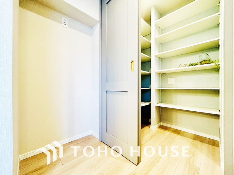 内装 キッチン横のワークスペース