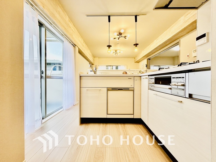 キッチン シンプルな部屋の雰囲気に溶け合うナチュラルキッチン