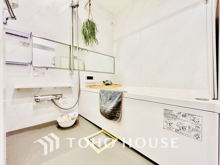 風呂 一日の疲れを癒すバスルームは、心地よいリラックスを叶える清潔感溢れる空間