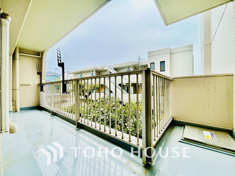 バルコニー 陽当たり良好なバルコニー