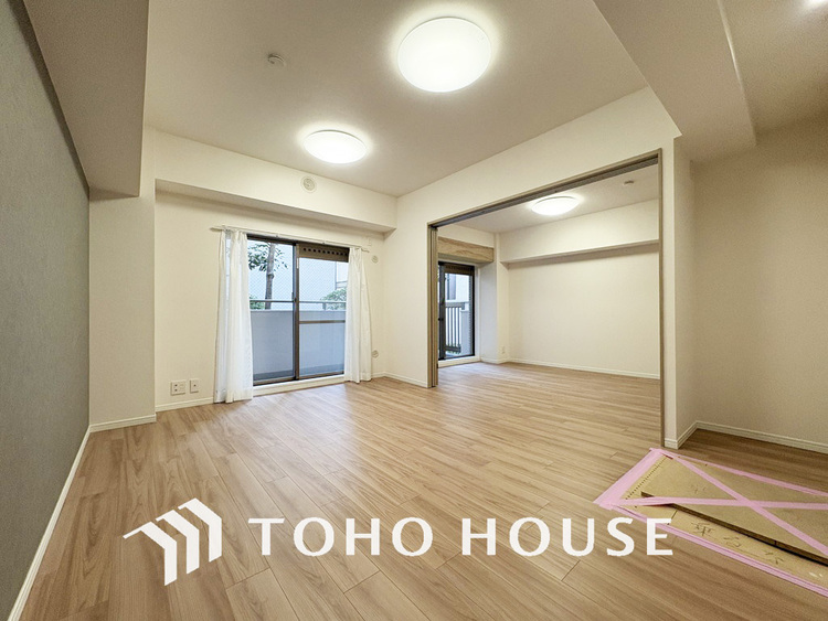 内装 広がりのある住空間、家族が集まるリビング・ダイニング