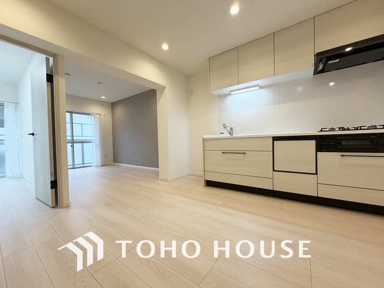 内装 広がりのある住空間、家族が集まるリビング・ダイニング