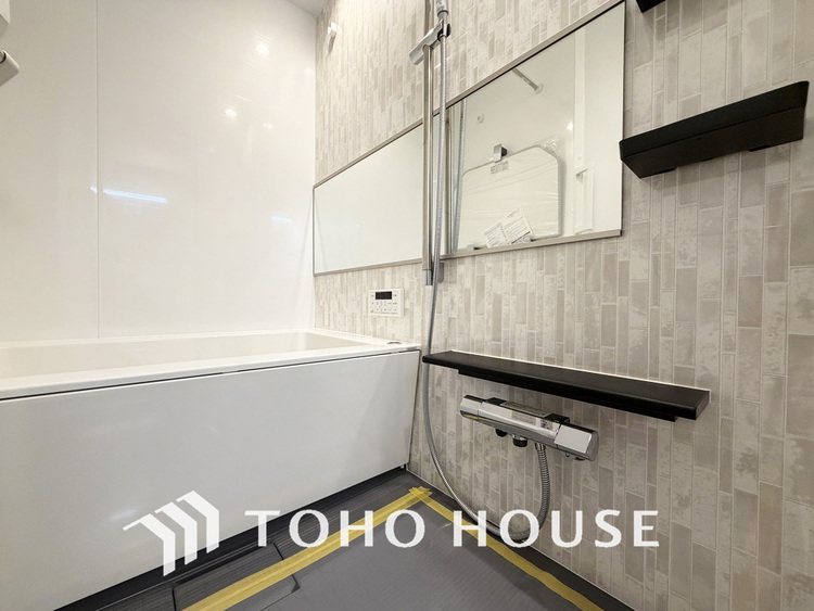 風呂 一日の疲れを癒すバスルームは、心地よいリラックスを叶える清潔感溢れる空間