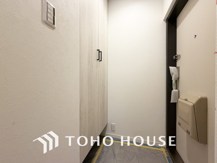 玄関 飾り過ぎないシンプルな内装の玄関