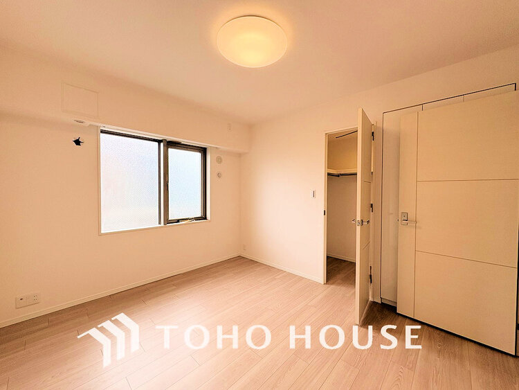 内装 採光もある洋室は、くつろぎのひと時を過ごすのにぴったり