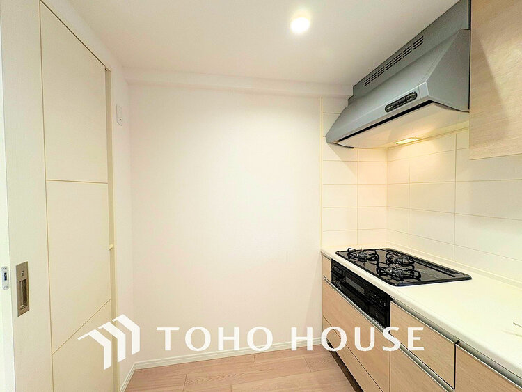 キッチン 落ち着きのあるカラーで統一された清潔感と気品が溢れるキッチン