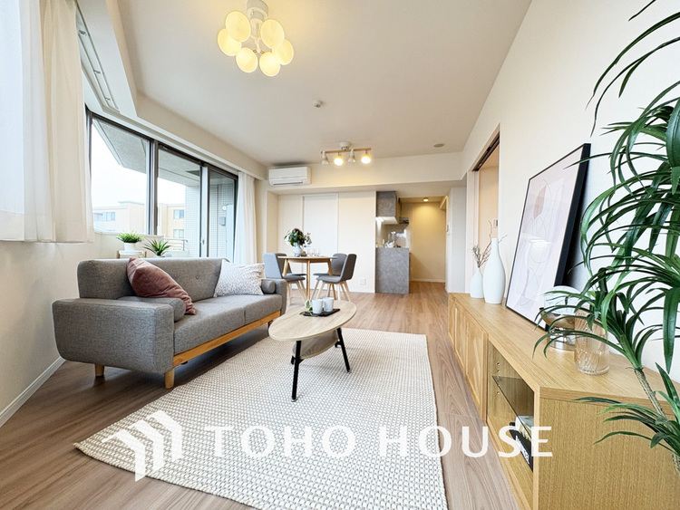 内装 広がりのある住空間、家族が集まるリビング・ダイニング