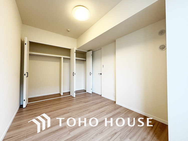 内装 1日の疲れを癒し、心地よく寛げるようゆったりとした広さをしています