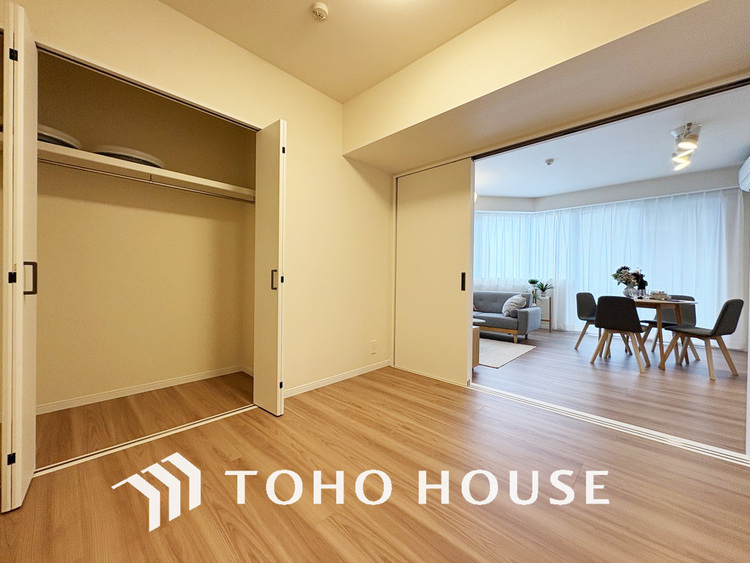 内装 シンプルですっきりとした室内は飽きのこない居心地の良い雰囲気です