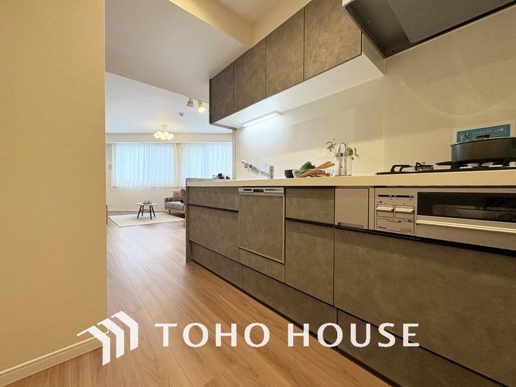 キッチン シンプルな部屋の雰囲気に溶け合うナチュラルキッチン